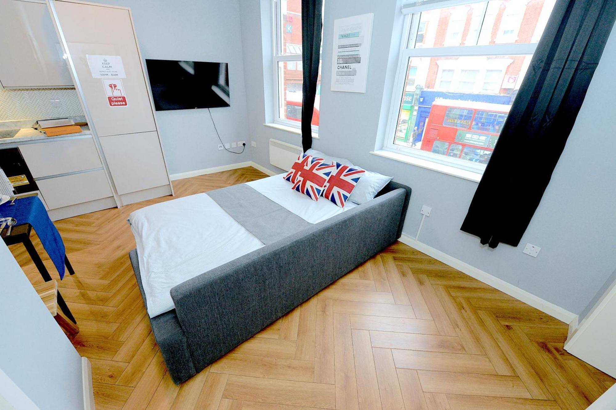 1 Bedroom Flat In Wood Green Piccadilly Line Лондон Экстерьер фото