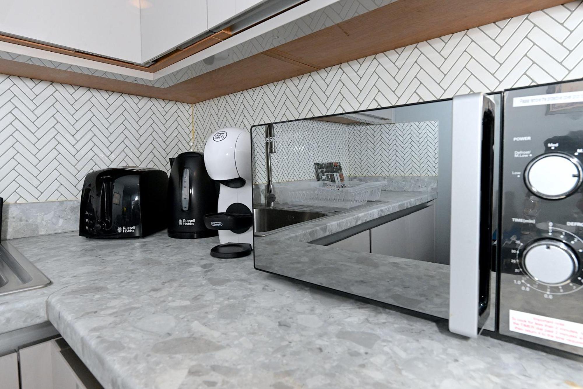 1 Bedroom Flat In Wood Green Piccadilly Line Лондон Экстерьер фото